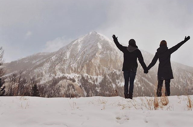 Hello! @lauralawsonvisconti + @nickvisconti here, checkin' in from beautiful (and cold!) Crested Butte, CO. We were so excited to be on the inaugural Alaska Airlines flight from LA, and are having a blast exploring this gorgeous ski town frozen in time. Follow along the next couple days as we take over Alaska's Instagram account, and be sure to check out our feeds to see more adventures as well! See you from the slopes!