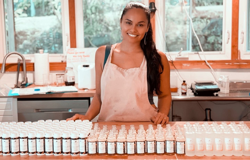 Davis pictured in her Honokaʻa studio on the Island of Hawaiʻi. Chelsa 3