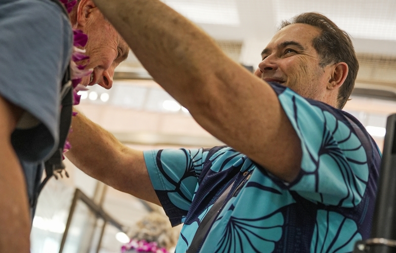 Guests onboard HA446 were welcomed with fresh orchid lei following their Honolulu arrival. DSC05326