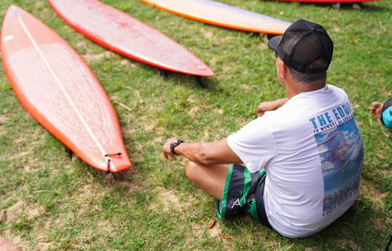 Clyde Aikau during the ʻawa ceremony. Eddie_Opening_Ceremony_120519-08