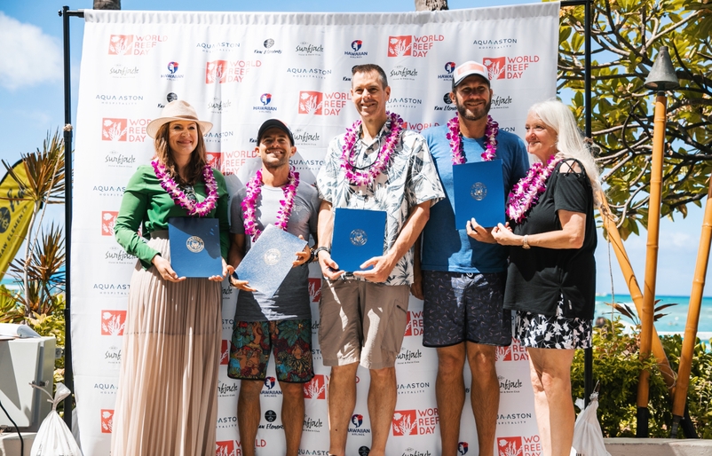From left: Theresa van Greunen of Aqua-Aston Hospitality, Brian Guadagno of Raw Elements USA, Peter Ingram of Hawaiian Airlines, Rafael Bergstrom of Sustainable Coastlines Hawaii, and Lisa Bishop of Friends of Hanauma Bay Reef Day X NolanOmura 6