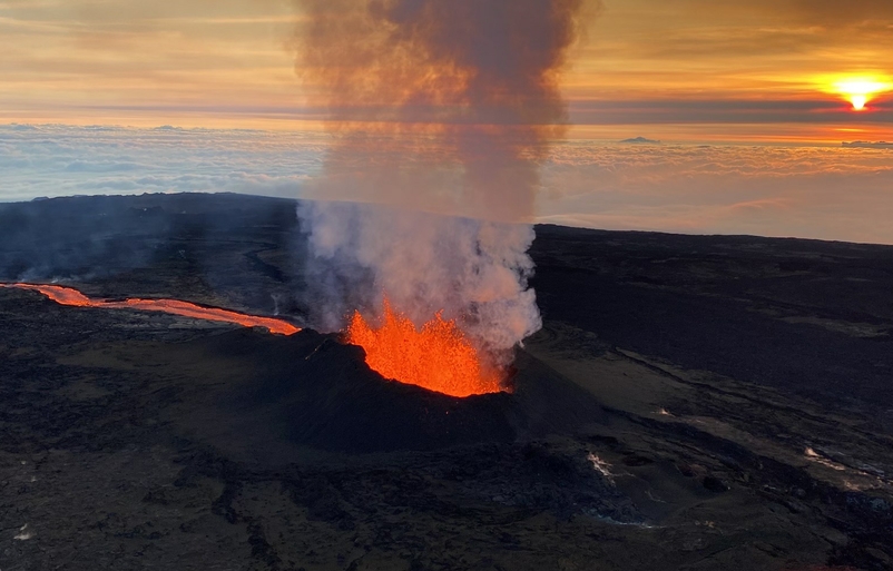 Aerial view of fissure 3 erupting on the Northeast Rift Zone of Mauna Loa the morning of Dec. 4. USGS