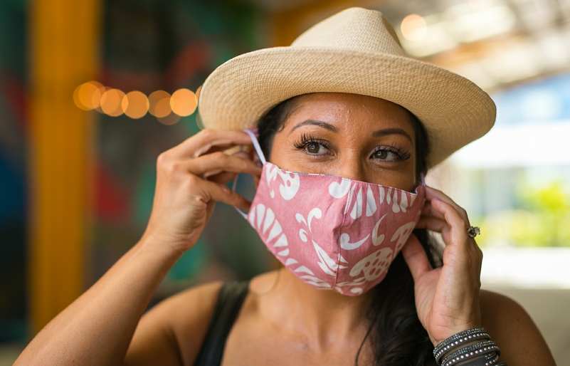 Please kōkua and wear a mask when exploring our island's local shops, restaurants and communities. hawaiianairlines-web-preview-183