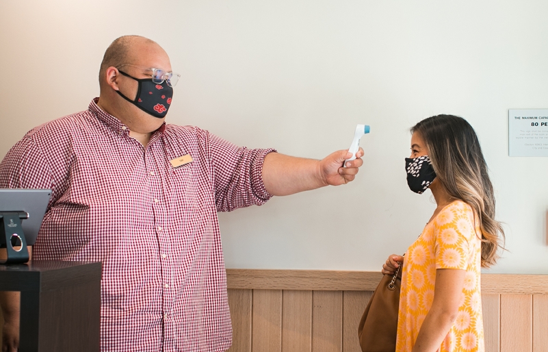Guests of Redfish Poke Bar by Foodland must have a temperature screening before being seated and diving into its menu. hawaiianairlines-web-preview-203